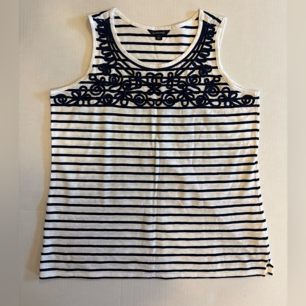 Lands’ End blue & white striped crochet neckline tank top size Large (14-16)